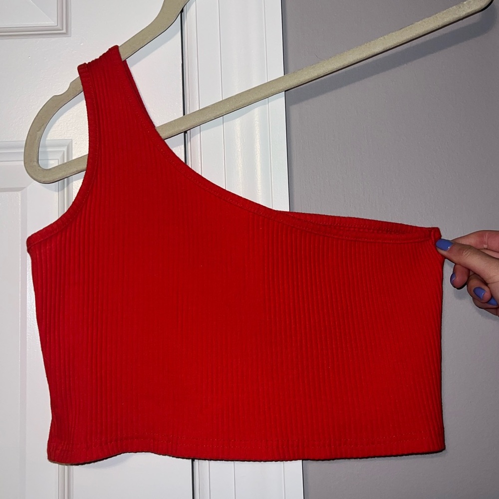 One sleeve crop top